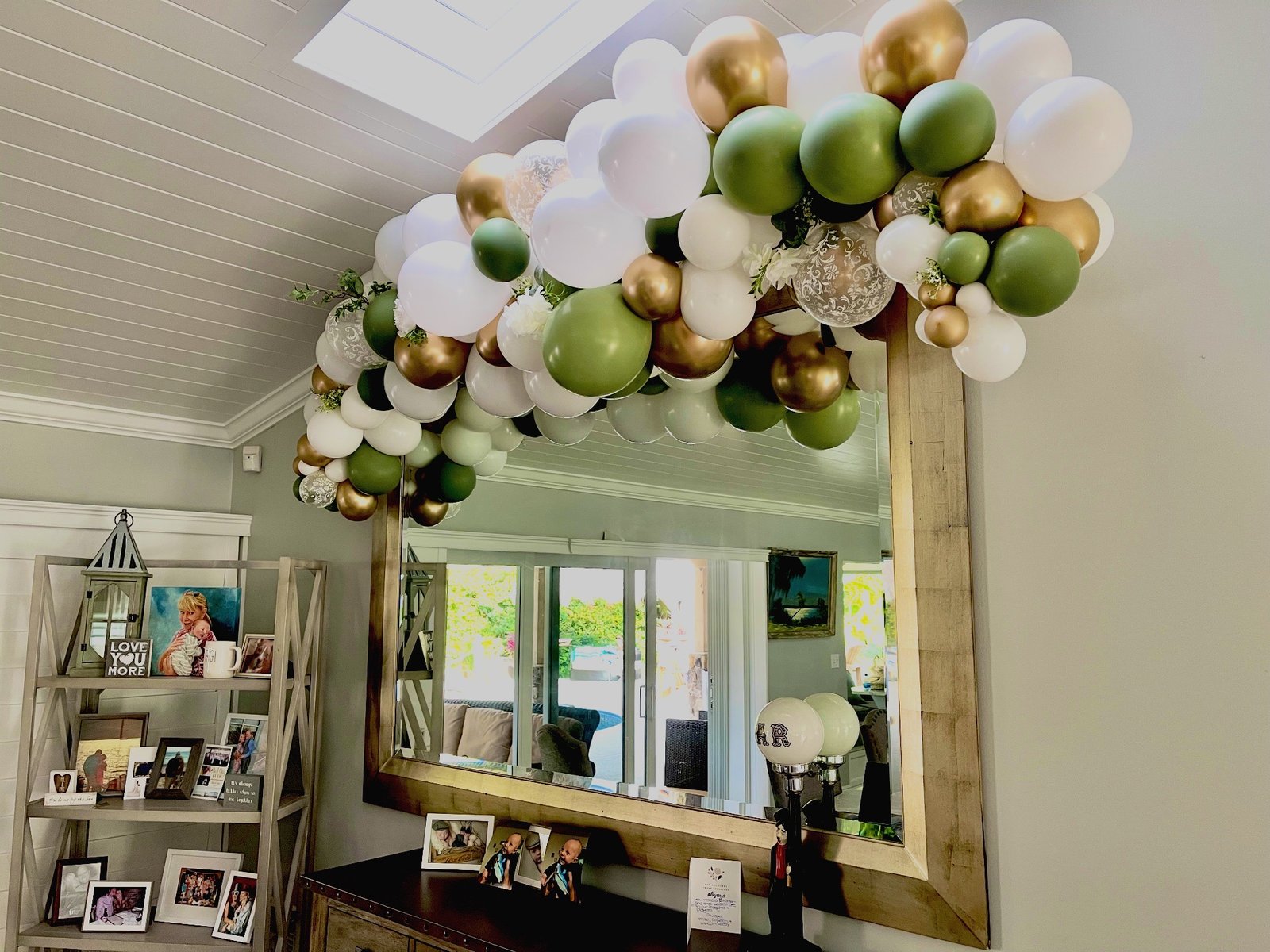 Elegant balloon decoration over mirror